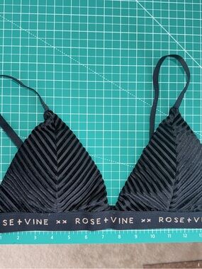 3 Pack of Bralettes - 1 Gray, 1 Black, 2 Pink. 💕